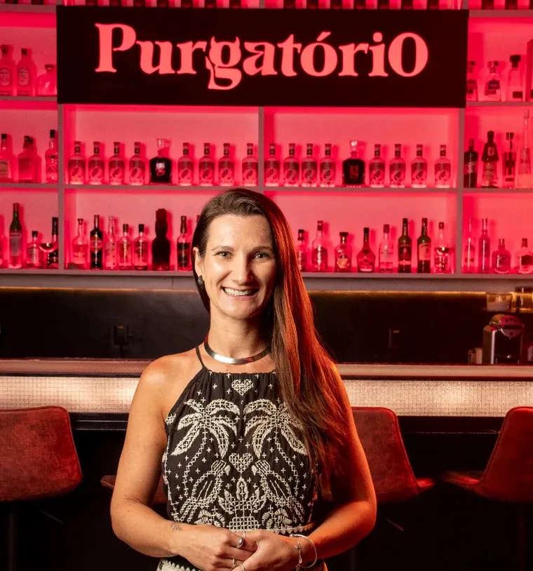 Retrato de Iryna Podusovska no bar Purgatório